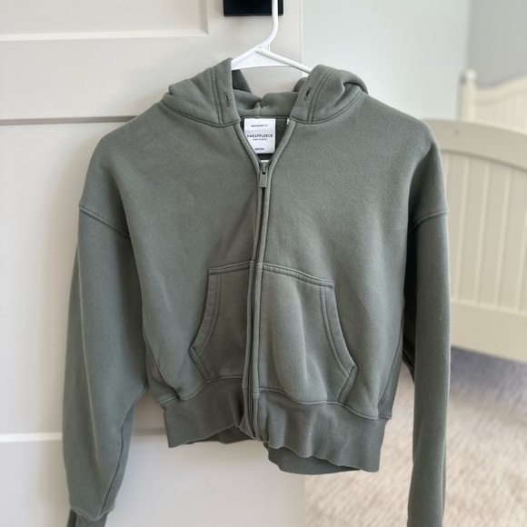 Aritzia Tops - Aritzia Green Cropped Hoodie Sweatshirt